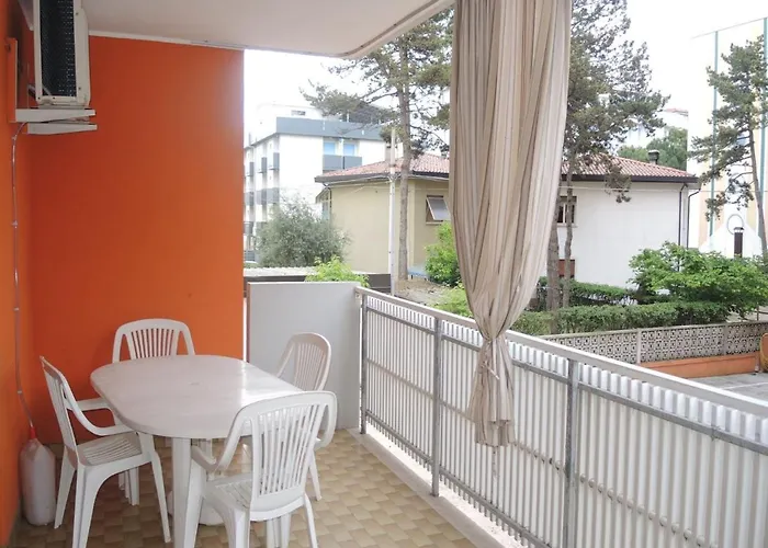 Apartamento Warm Two-room Flat With Balcony Near The