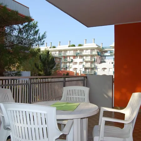 Warm Two-room Flat With Balcony Near The Διαμέρισμα