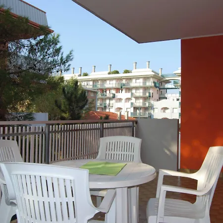 Διαμέρισμα Warm Two-room Flat With Balcony Near The