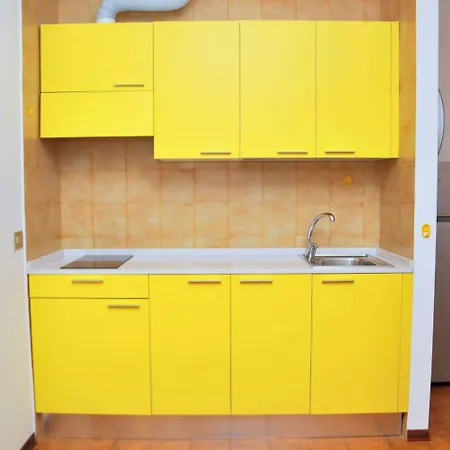 Warm Two-room Flat With Balcony Near The Μπιμπιόνε