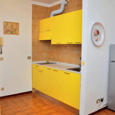 Warm Two-room Flat With Balcony Near The Μπιμπιόνε